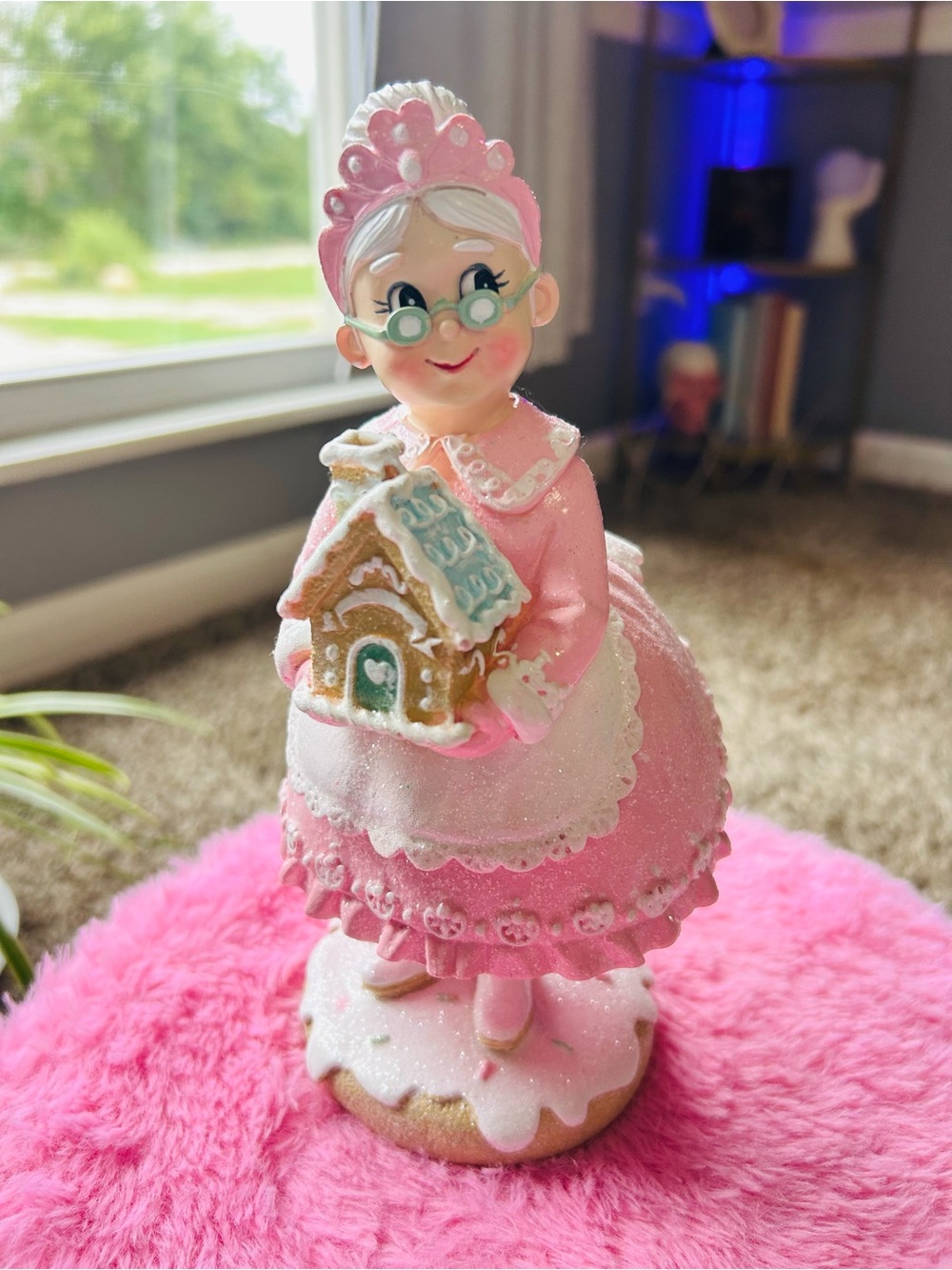 Hobby Lobby’s “Mrs. Claus Holding Gingerbread House” figurine